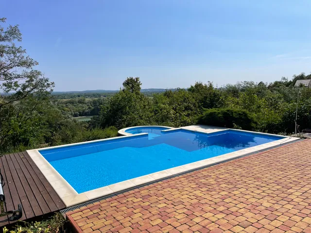 Eladó ház Leányfalu 218 nm