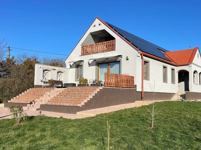 Eladó ház Gyulakeszi 141 nm