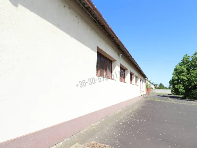 Eladó kereskedelmi és ipari ingatlan Orosháza, Szentetornya 325 nm