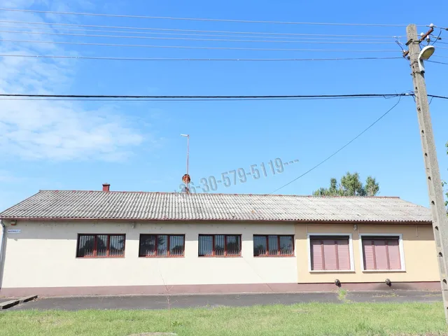 Eladó kereskedelmi és ipari ingatlan Orosháza, Szentetornya 185 nm