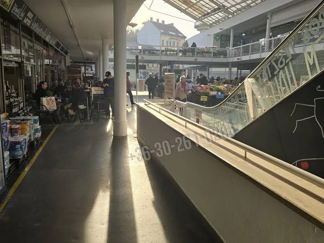 Eladó kereskedelmi és ipari ingatlan Budapest II. kerület, Országút 57 nm