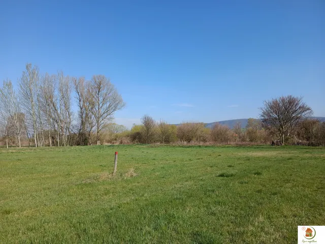 Eladó telek Piliscsév 1107 nm