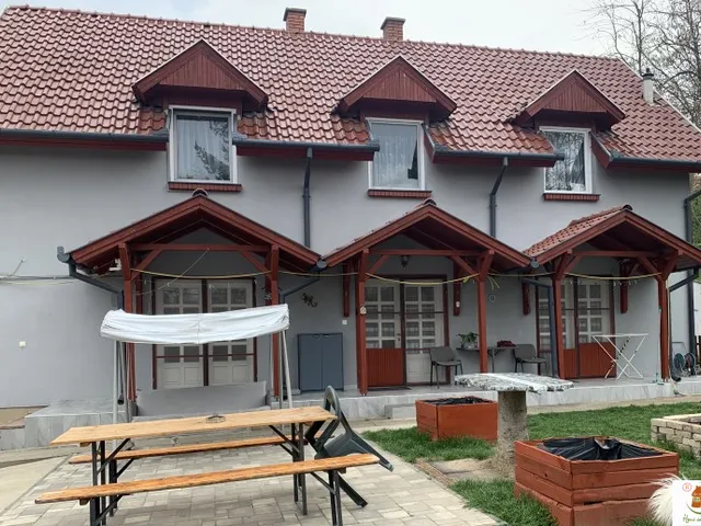 Eladó ház Leányvár, Három lakásos ház Leányváron 276 nm