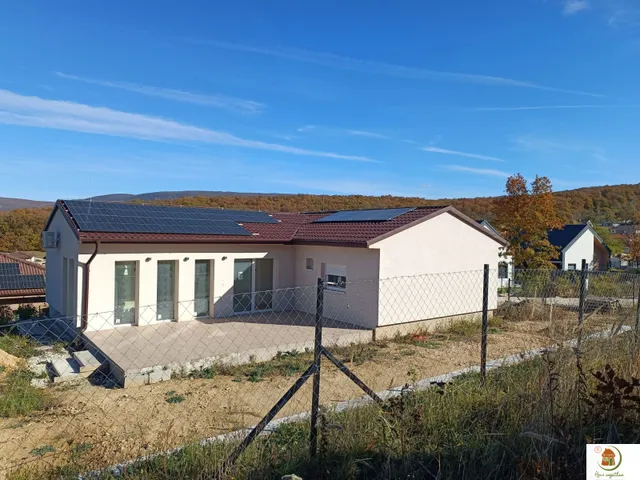 Eladó ház Pilisjászfalu, CSODÁS HÁZ CSODÁS KÖRNYEZETBEN 103 nm