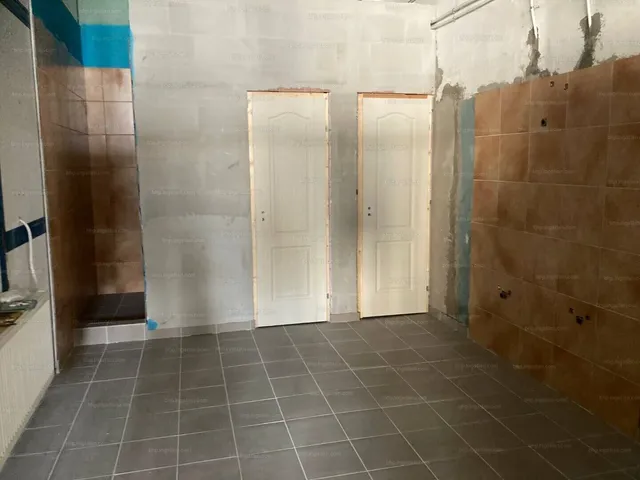 Kiadó kereskedelmi és ipari ingatlan Vác, Alsóváros 850 nm