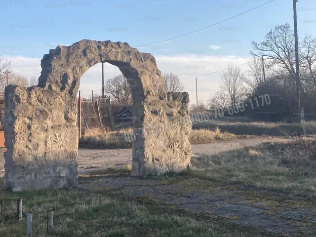 Eladó telek Nagyoroszi 1000 nm