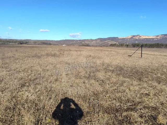 Eladó telek Vác, Deákvár 75000 nm