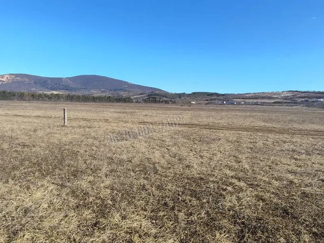 Eladó telek Vác, Deákvár 75000 nm