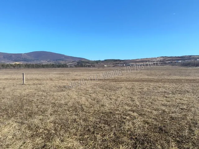Eladó telek Vác, Deákvár 75000 nm