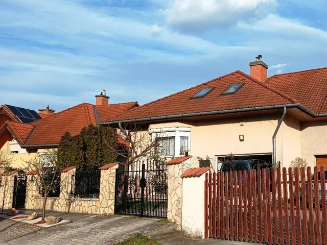 Eladó ház Vác, Václiget 186 nm