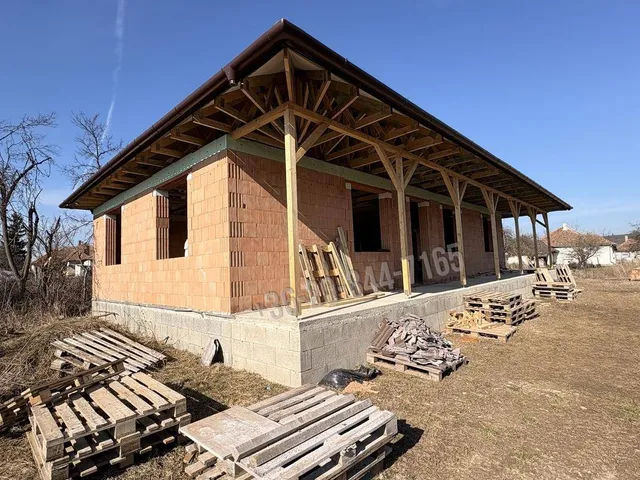 Eladó ház Nézsa, Kamilla utca 155 nm