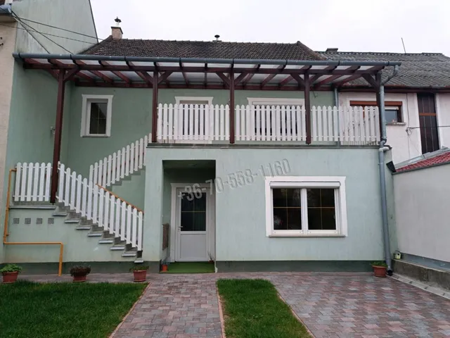 Kiadó ház Vác, Deákvár 200 nm