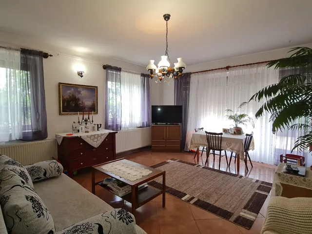 Eladó ház Nagykarácsony, Sóhordó út 170 nm