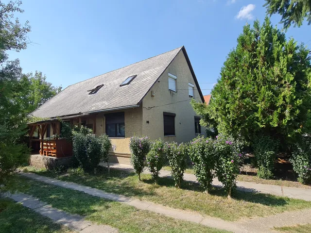 Eladó ház Iváncsa 180 nm