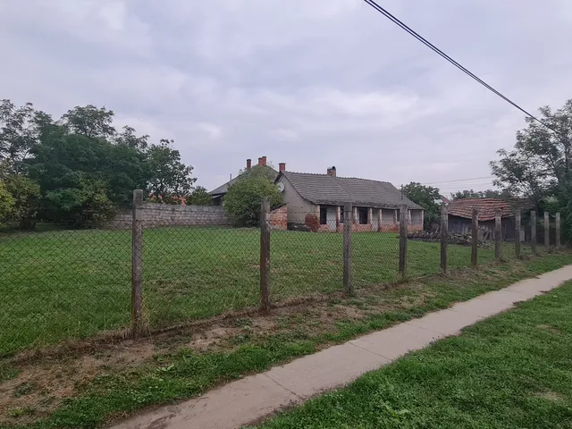 Eladó telek Mezőfalva, Kossuth Lajos utca 93 698 nm