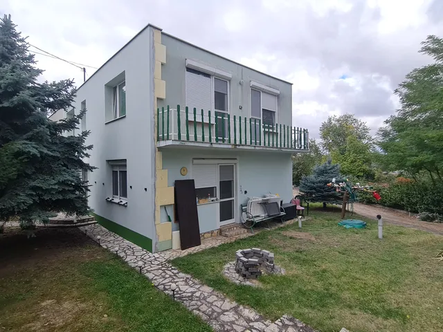 Eladó ház Dunaújváros, Óváros 134 nm