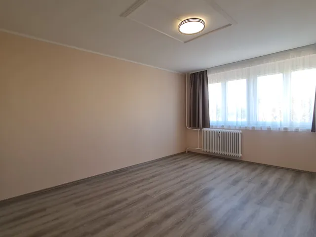 Kiadó lakás Dunaújváros, Béke városrész, Mátyás király út 6 35 nm