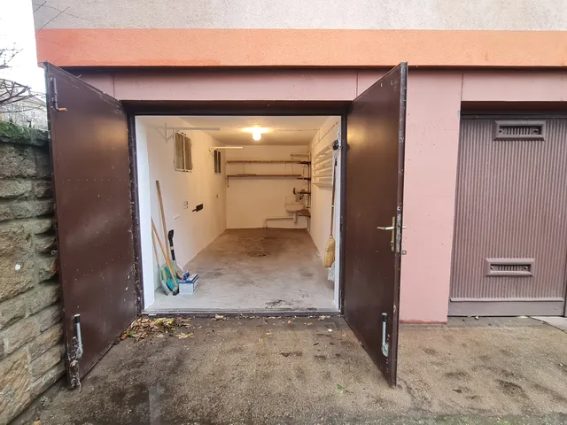 Kiadó garázs Dunaújváros, Belváros 12 nm