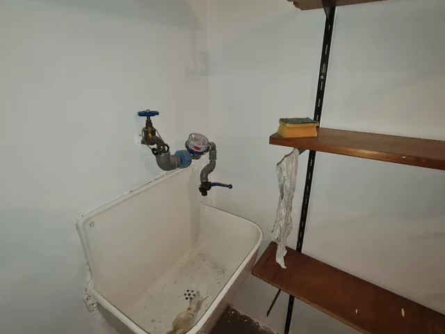 Kiadó garázs Dunaújváros, Belváros, Batsányi út 12 nm