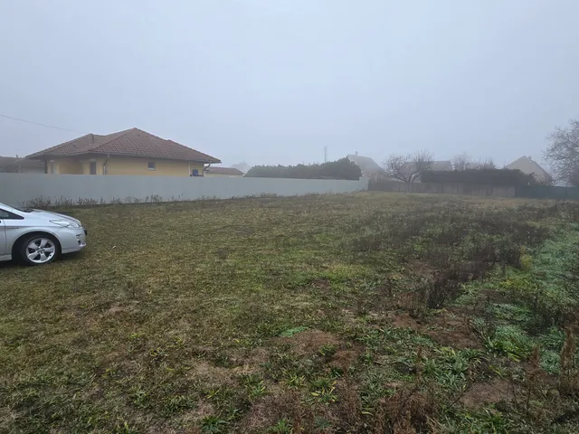 Eladó telek Nagyvenyim, Bodza utca 10 800 nm