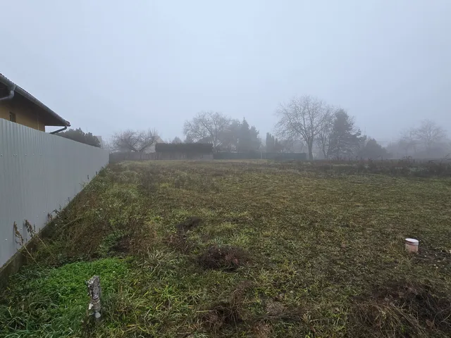 Eladó telek Nagyvenyim, Bodza utca 10 800 nm