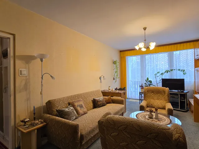 Eladó lakás Dunaújváros, Római városrész, Római körút 40 50 nm