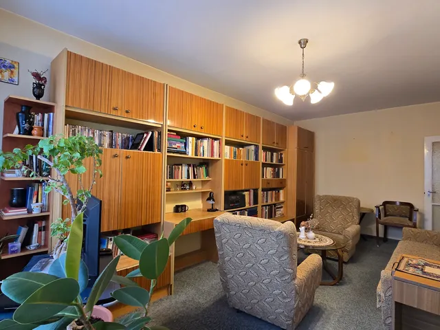 Eladó lakás Dunaújváros, Római városrész, Római körút 40 50 nm