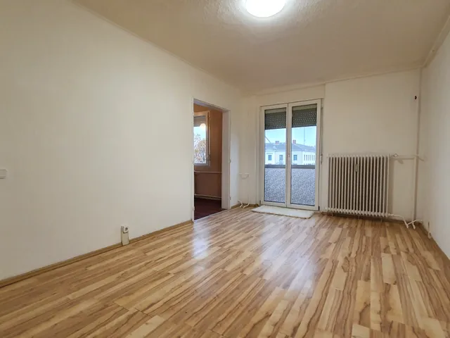 Kiadó lakás Dunaújváros, Belváros, Dózsa György út 35 nm