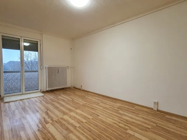 Kiadó lakás Dunaújváros, Belváros, Dózsa György út 35 nm