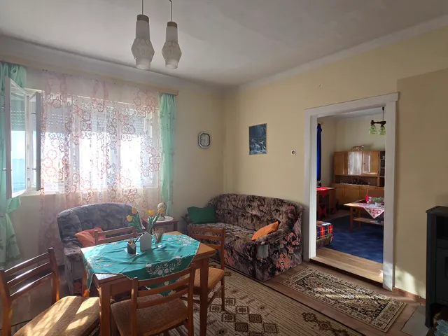 Eladó ház Nagyvenyim, Iskola utca 80 nm