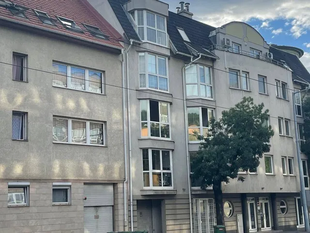 Kiadó kereskedelmi és ipari ingatlan Budapest III. kerület, Remetehegy 113 nm