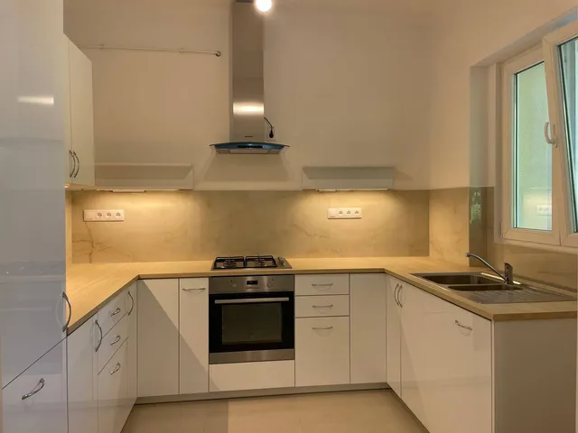 Kiadó kereskedelmi és ipari ingatlan Budapest II. kerület, Vérhalom 79 nm