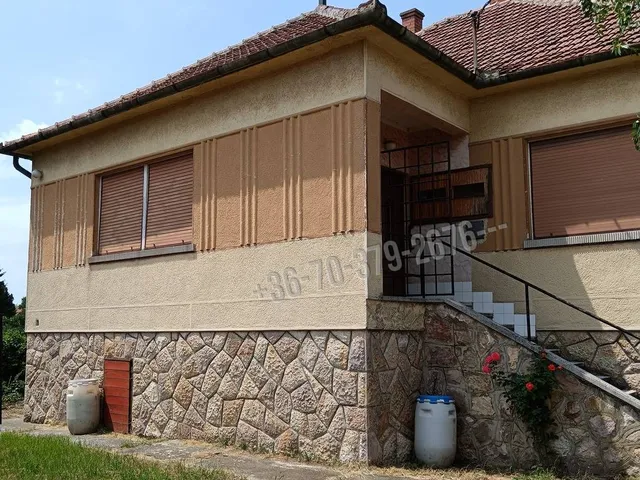 Eladó ház Szentlőrinckáta 220 nm