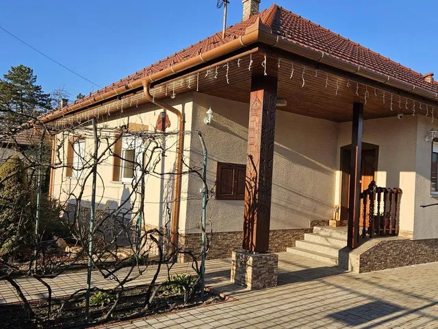 Eladó ház Nagykáta 240 nm