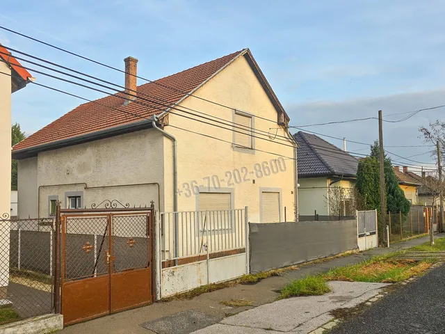 Eladó ház Budapest XVI. kerület, Sashalom, Lillafüred utca 160 nm