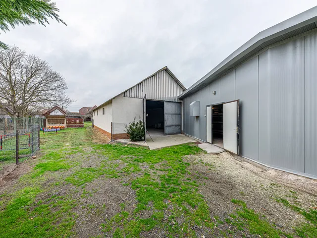 Eladó ház Dabas 215 nm