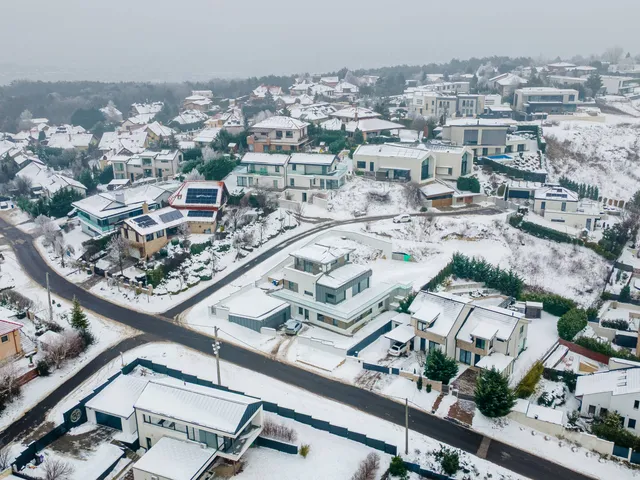 Eladó ház Üröm 327 nm