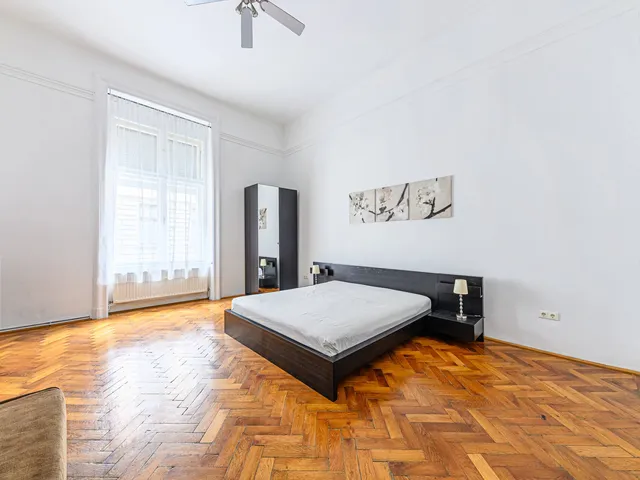 Eladó lakás Budapest VI. kerület 102 nm