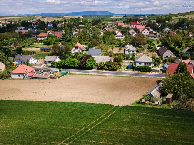 Eladó telek Szomor 1115 nm