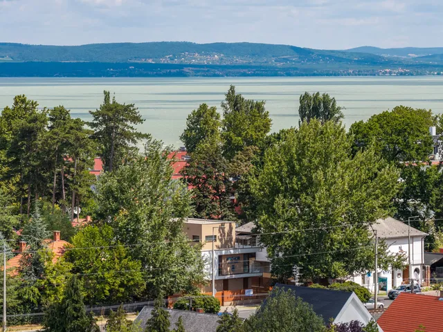 Eladó ház Balatonlelle 205 nm