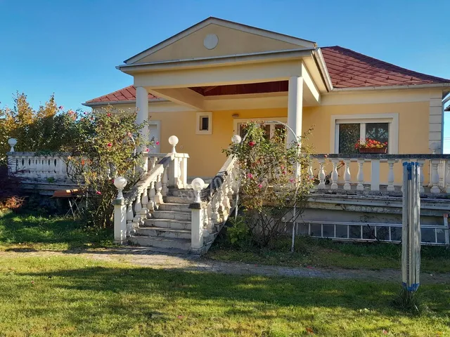 Eladó ház Eger, Hajdúhegy 270 nm