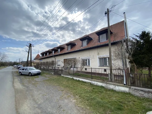 Eladó kereskedelmi és ipari ingatlan Zalaszentgrót, Malom utca 700 nm