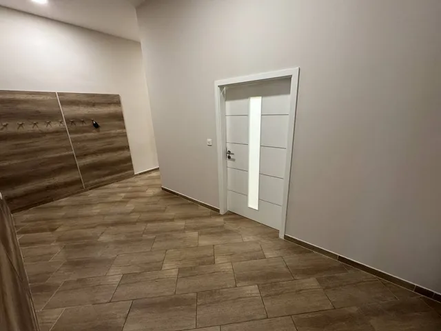Kiadó kereskedelmi és ipari ingatlan Nagykanizsa, Belváros, Erzsébet tér 140 nm