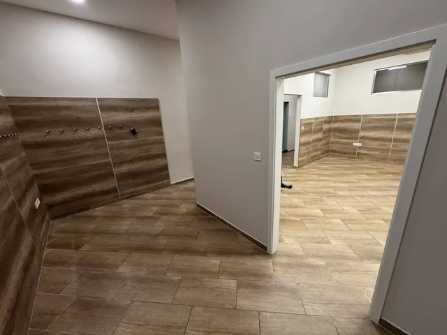 Kiadó kereskedelmi és ipari ingatlan Nagykanizsa, Belváros, Erzsébet tér 140 nm