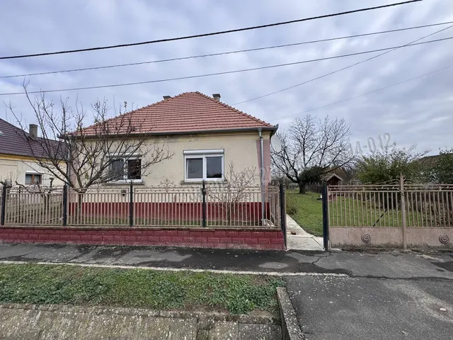 Eladó ház Petrivente, Kossuth Lajos utca 127 nm