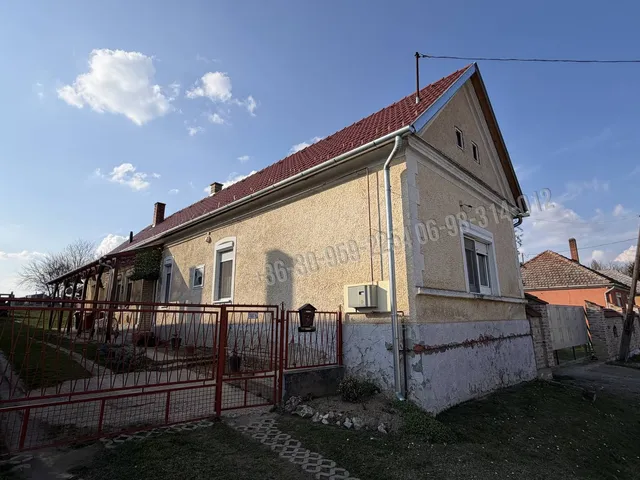 Eladó ház Kacorlak 85 nm