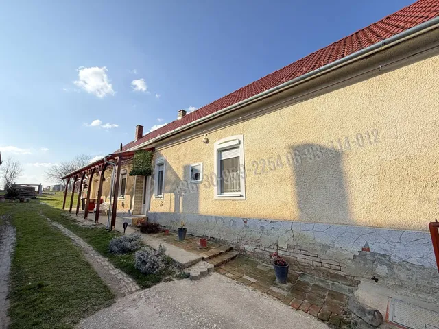 Eladó ház Kacorlak 85 nm