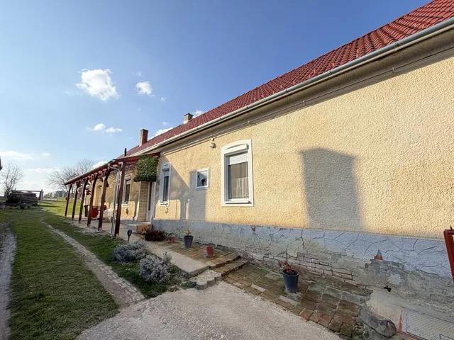 Eladó ház Kacorlak 85 nm