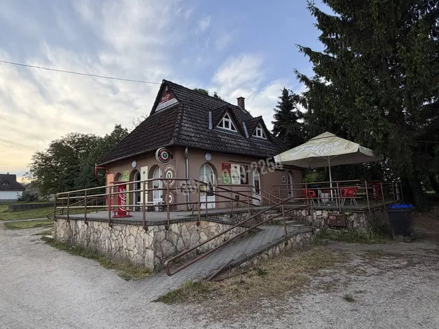 Eladó kereskedelmi és ipari ingatlan Inke, Pavilon sor 110 nm
