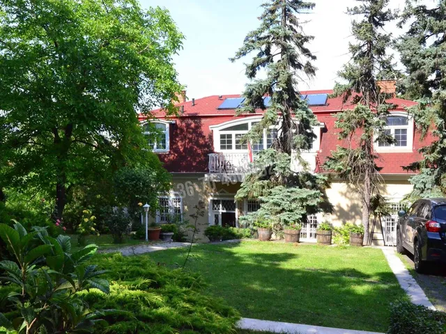 Eladó ház Budapest XII. kerület, Németvölgy 290 nm